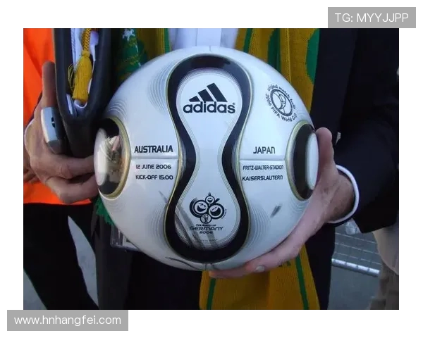 揭秘九八年世界杯官方比赛用球名称与背后故事传奇设计科技与足球