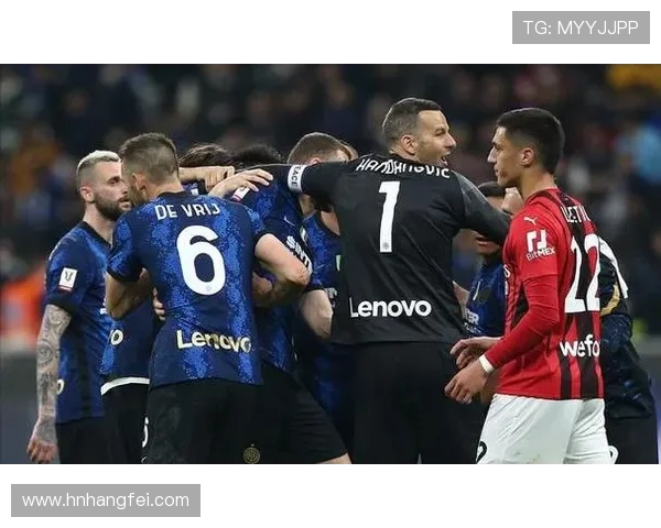 劳塔罗向卡卢卢解释裁判判罚细节引发热议并非黄牌之争